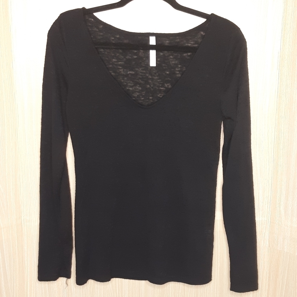 Young at Heart thin soft V-Neck sweater. Medium